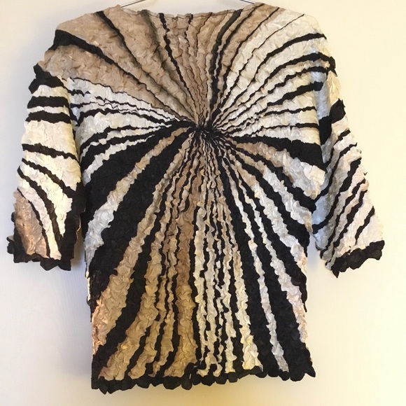 Fun Scrunchy Blouse by ABC Collection. OS Fits Most - Picture 2 of 6